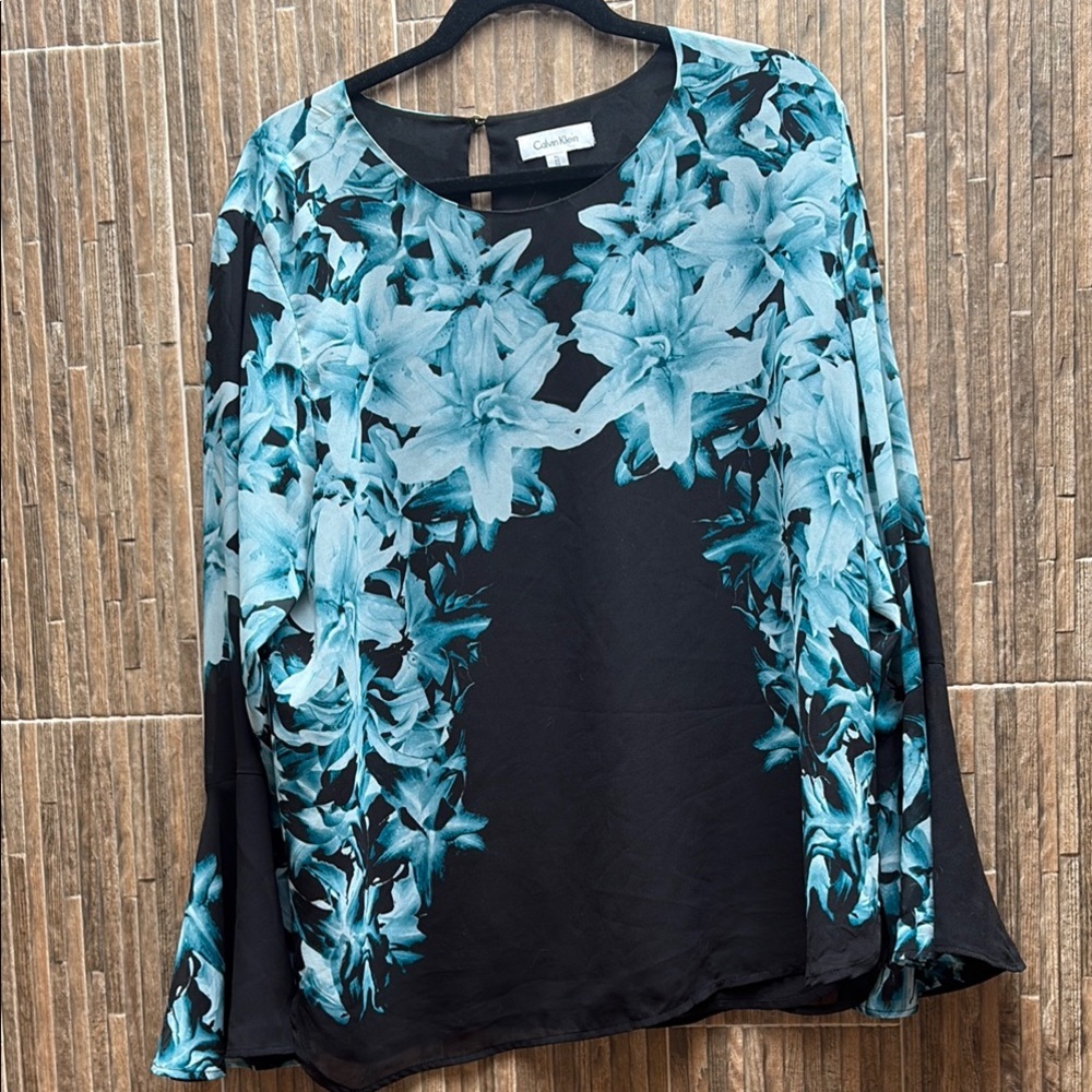 Calvin Klein Blue flowered Blouse NWOT